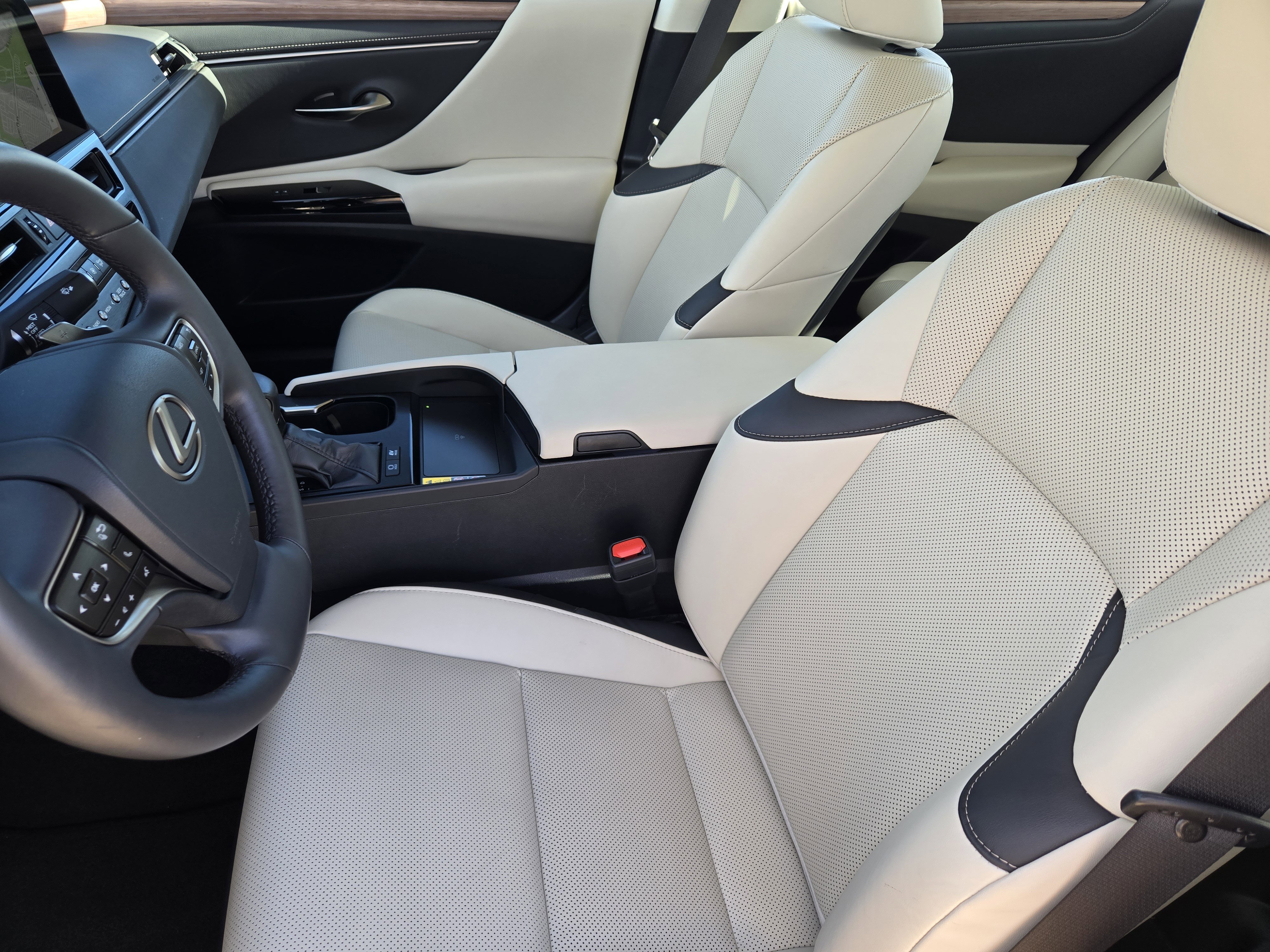 Used 2025 Lexus ES 300h w/ Premium Package image 21