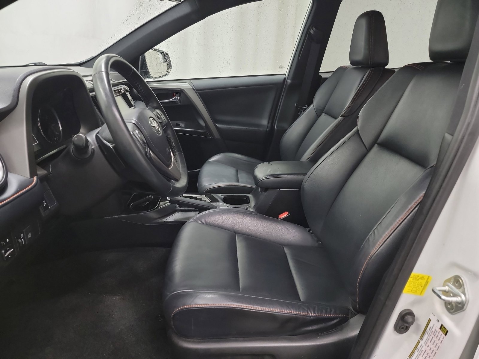 Used 2017 Toyota RAV4 SE image 12