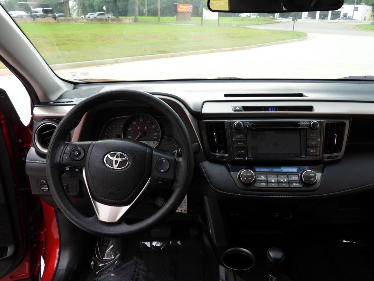 Used 2015 Toyota RAV4 XLE FWD image 39