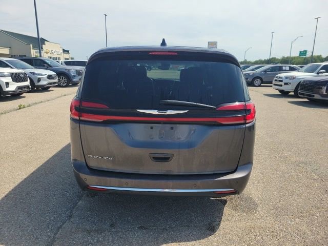 Used 2023 Chrysler Pacifica Touring-L FWD image 17