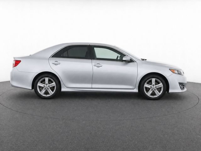Used 2013 Toyota Camry SE FWD image 2