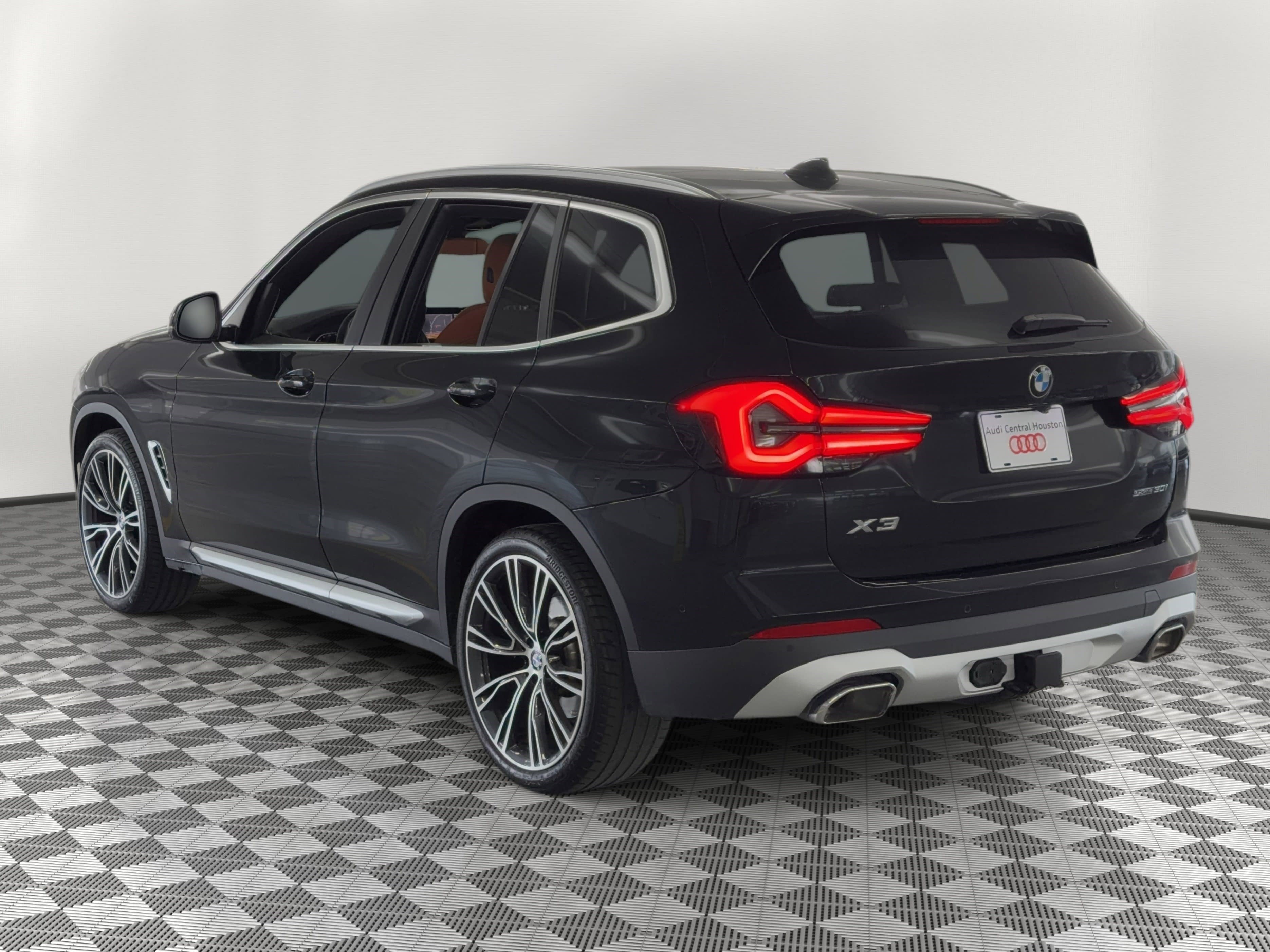 Used 2023 BMW X3 sDrive30i w/ Premium Package image 3