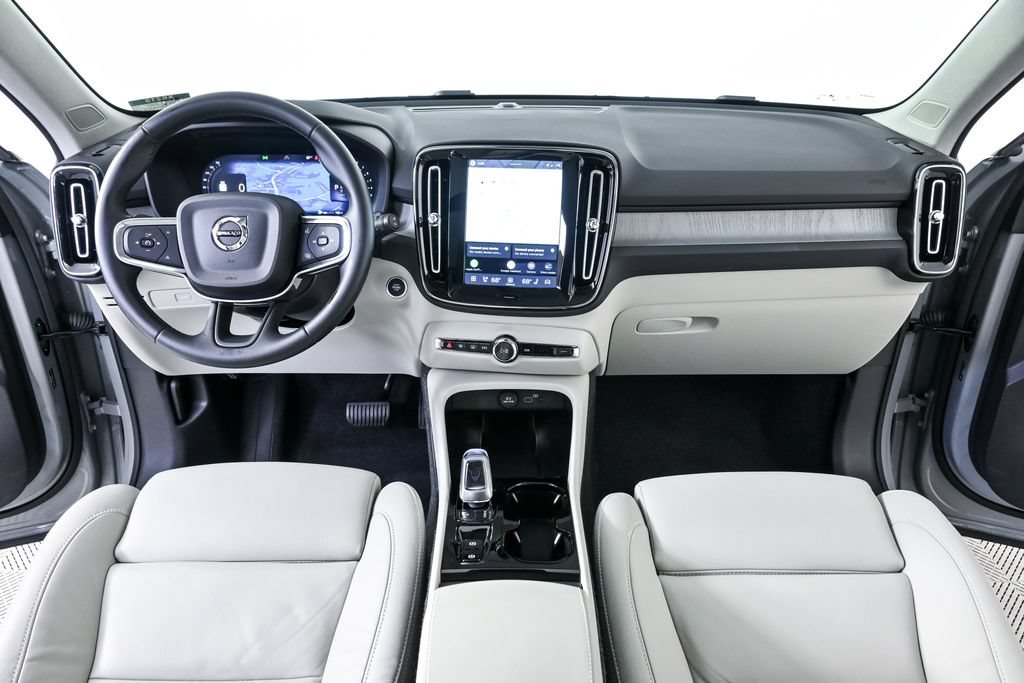 Certified 2026 Volvo XC40 B5 Plus AWD/4WD image 19