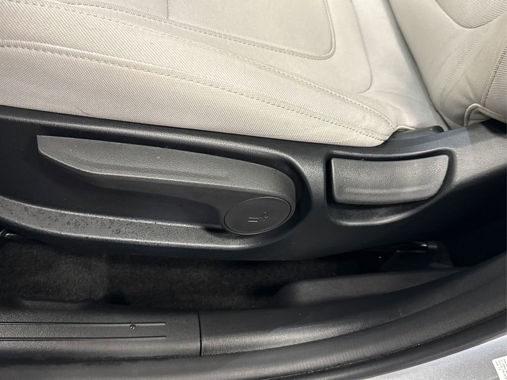 Certified 2025 Hyundai Tucson SE image 32