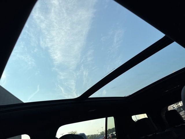 Used 2024 Chevrolet Traverse RS image 48