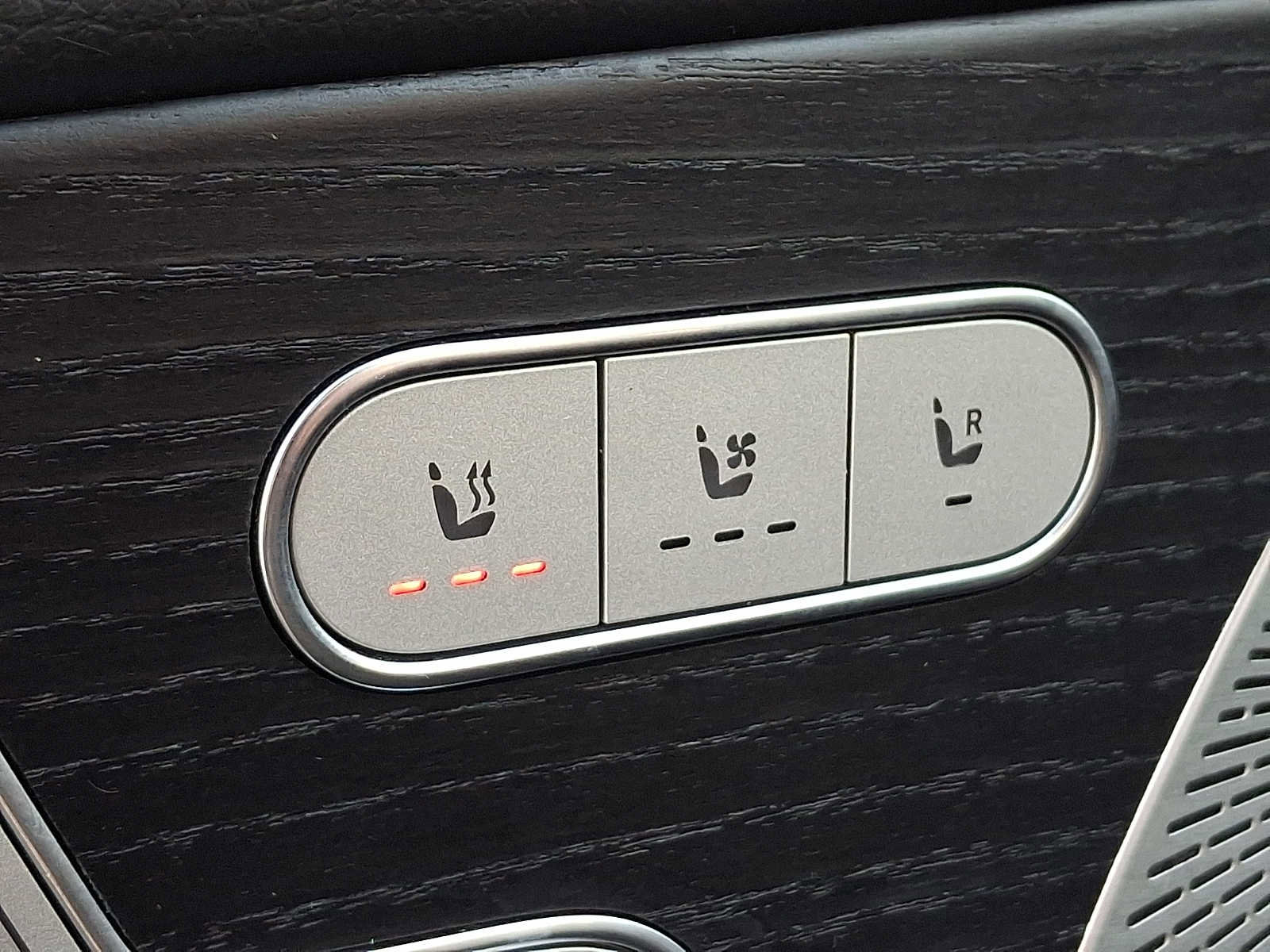 Used 2022 Mercedes-Benz GLS 450 4MATIC image 33