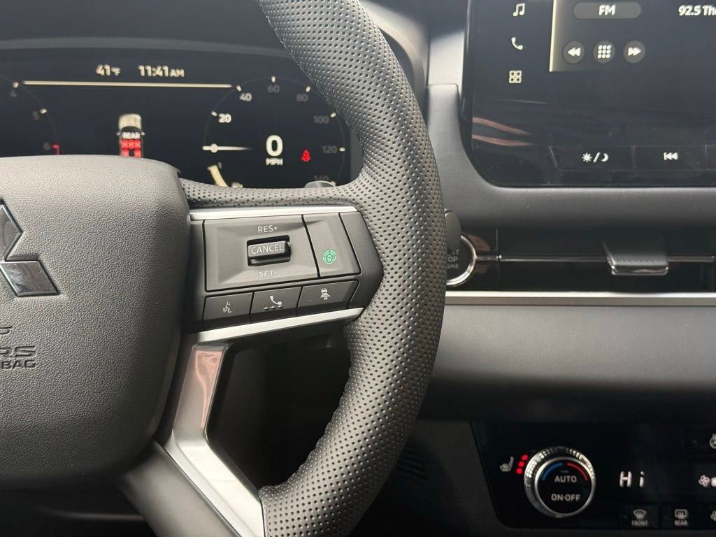 New 2026 Mitsubishi Outlander SE image 11