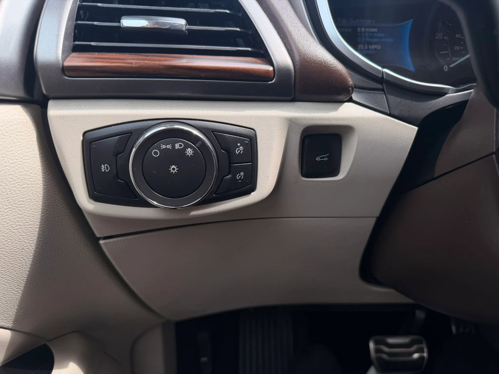 Used 2017 Ford Fusion Energi Platinum FWD image 14