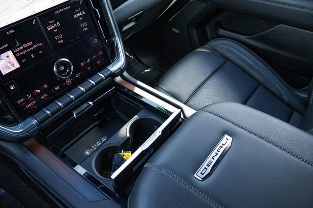 Used 2025 GMC Yukon XL Denali AWD/4WD image 27