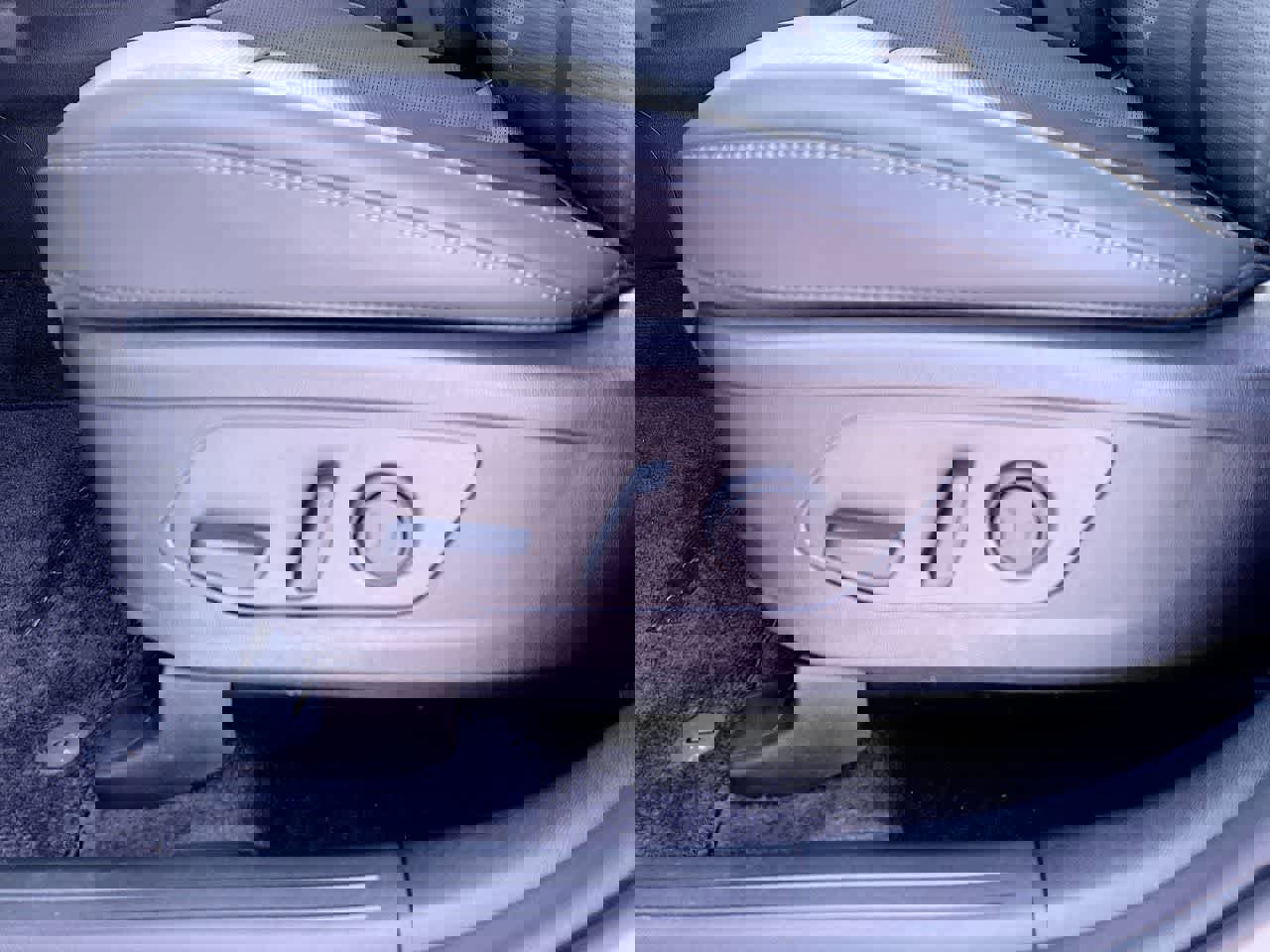 Certified 2025 Kia Sorento EX w/ Panoramic Sunroof Package image 12