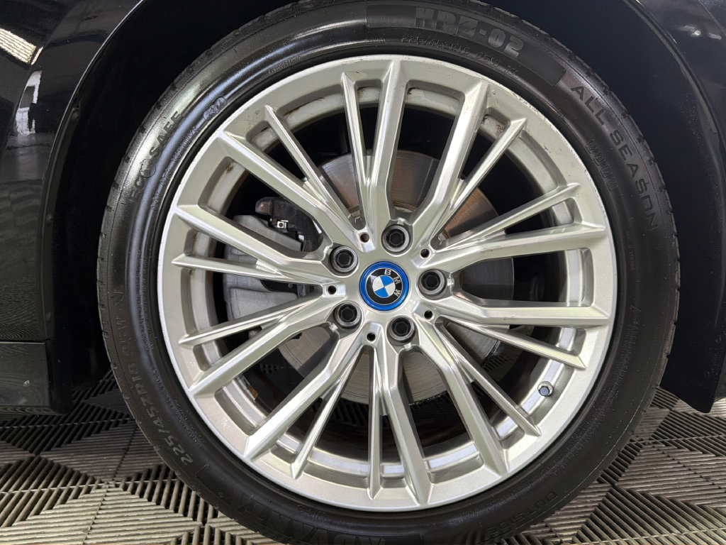 Used 2024 BMW 330e xDrive AWD/4WD image 36