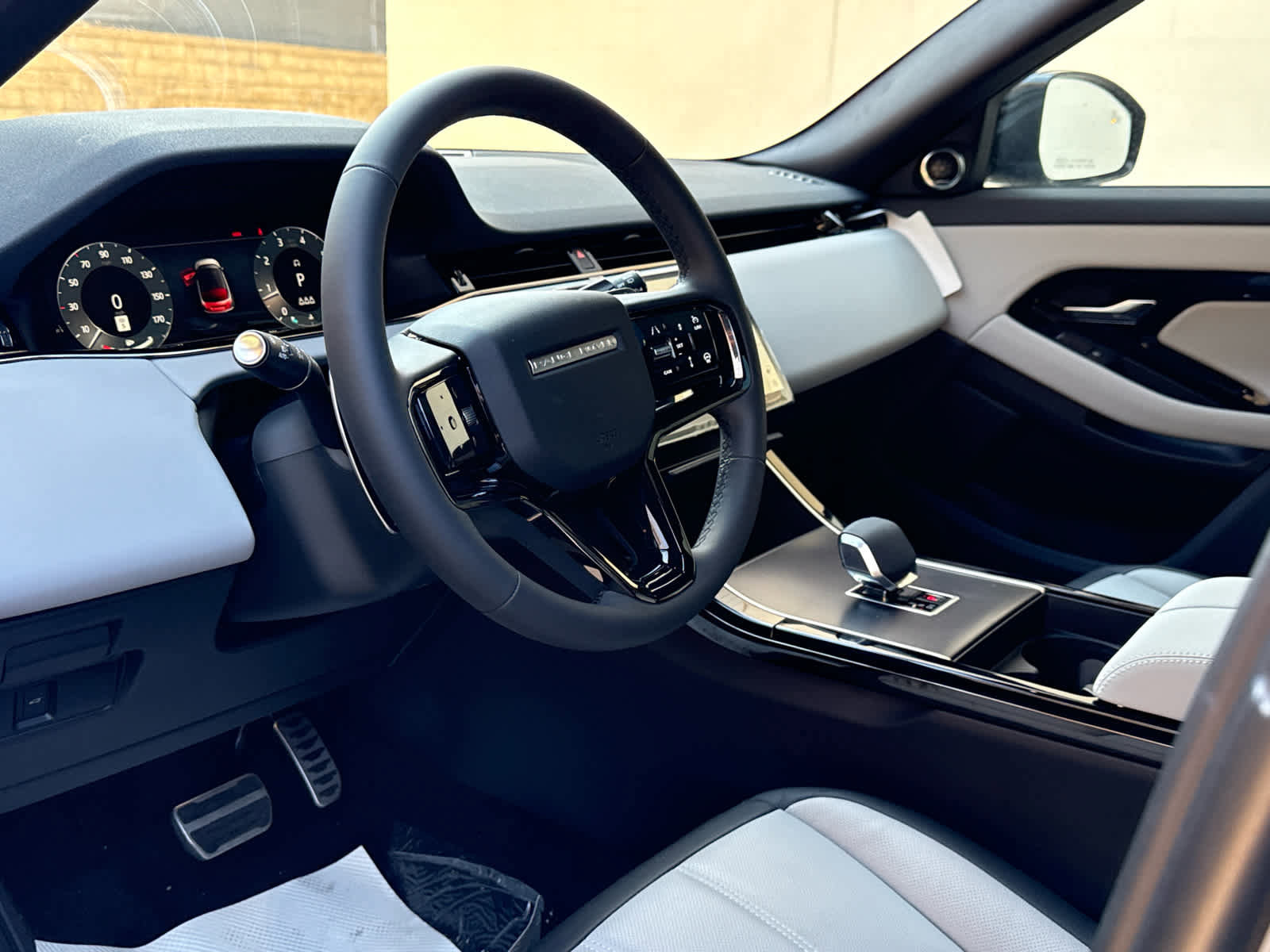 New 2026 Land Rover Range Rover Evoque Dynamic SE AWD/4WD image 10