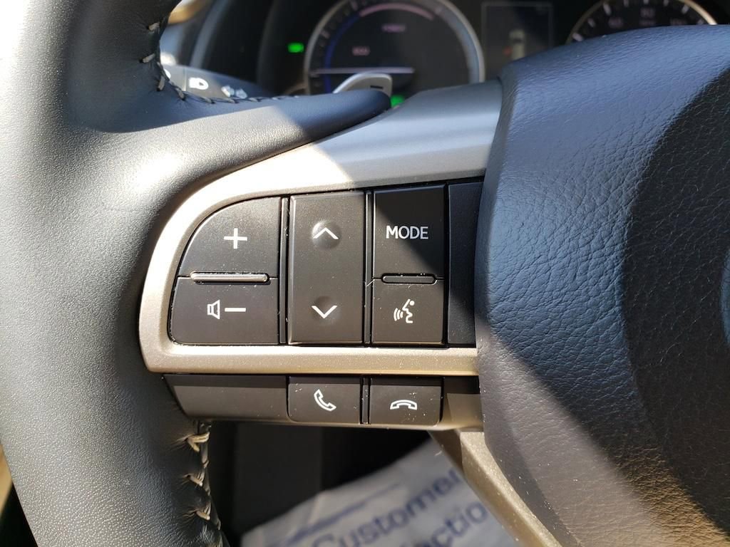 Used 2022 Lexus RX 450h AWD w/ Luxury Package image 16