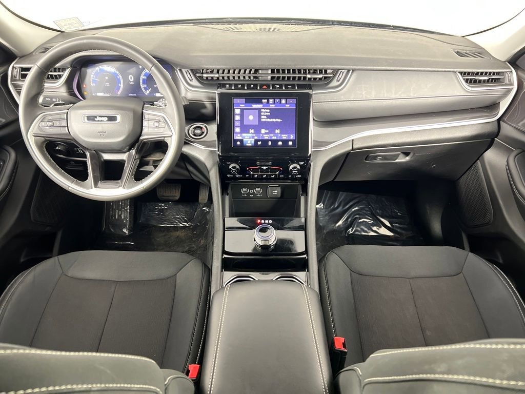 Used 2023 Jeep Grand Cherokee Laredo image 14