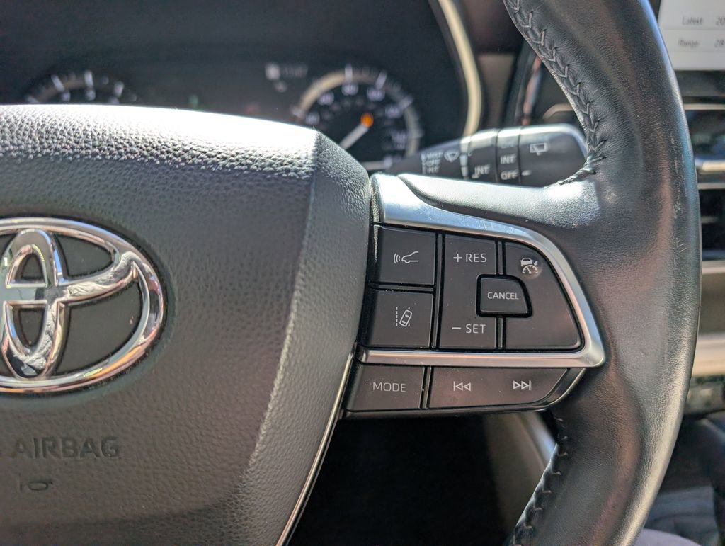 Used 2020 Toyota Highlander XLE image 28