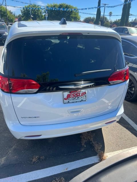 Used 2024 Chrysler Voyager LX FWD image 9