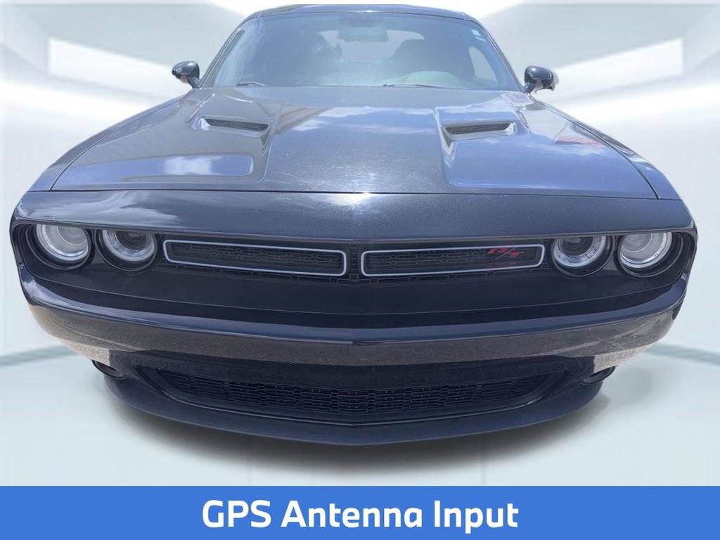 Used 2015 Dodge Challenger R/T RWD image 2