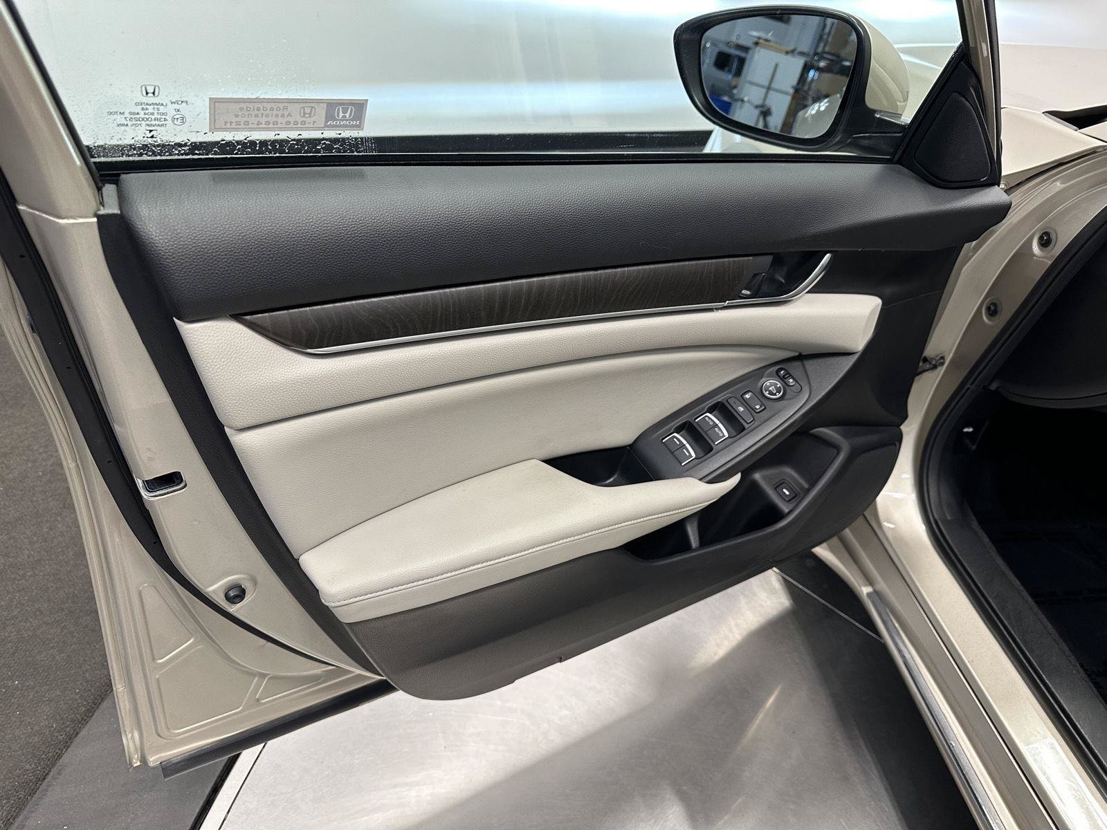 Used 2018 Honda Accord EX image 10