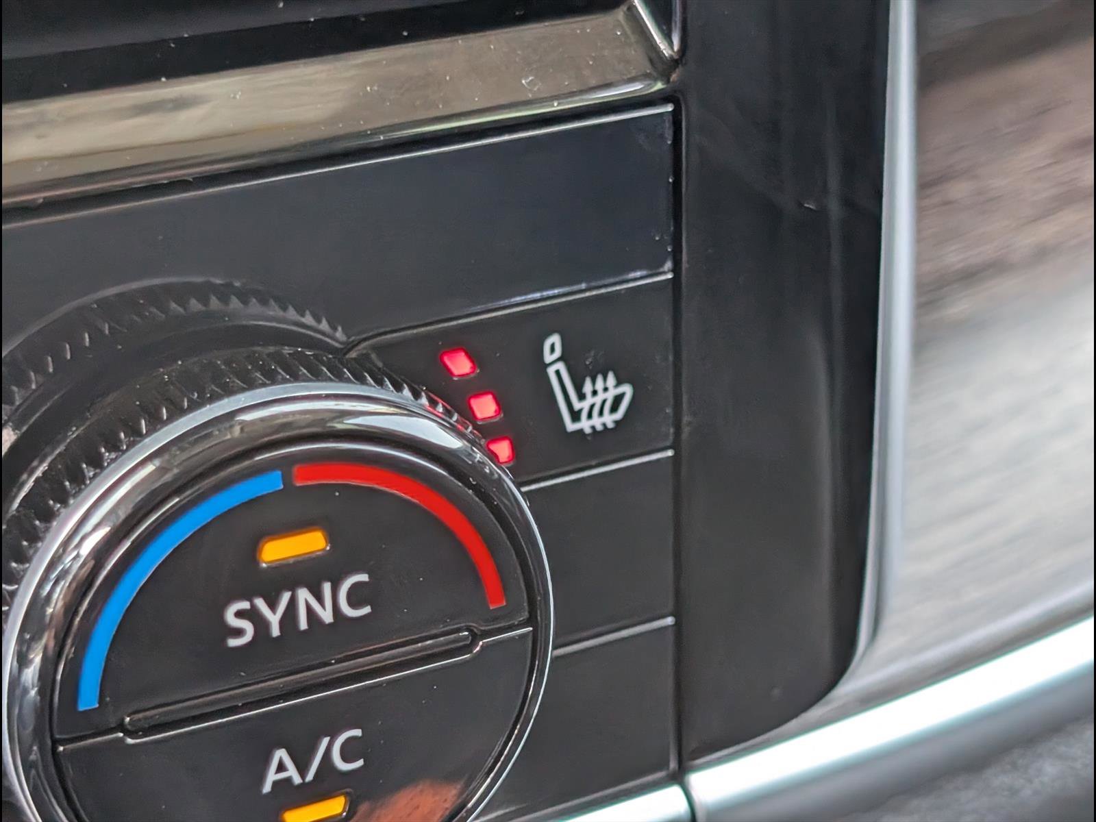 Used 2025 Nissan Rogue Platinum w/ Platinum Premium Package image 16