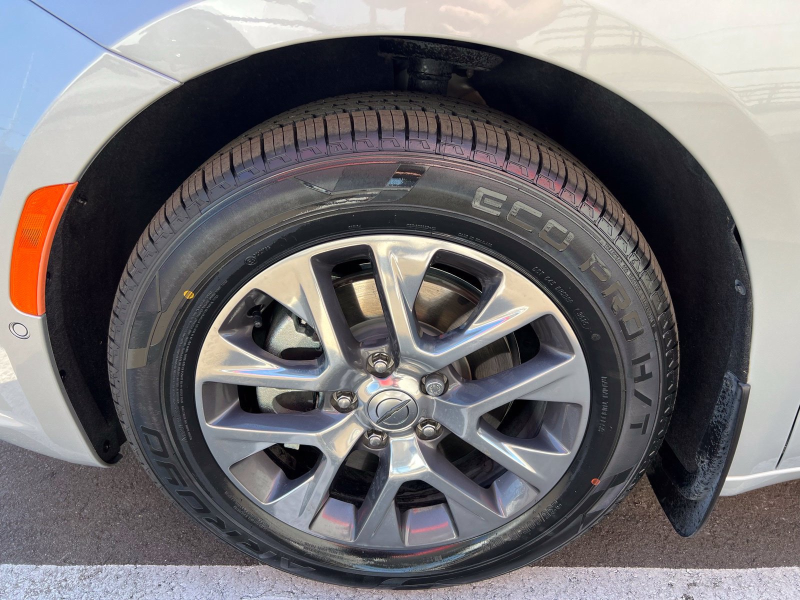 Used 2023 Chrysler Pacifica Pinnacle FWD image 15