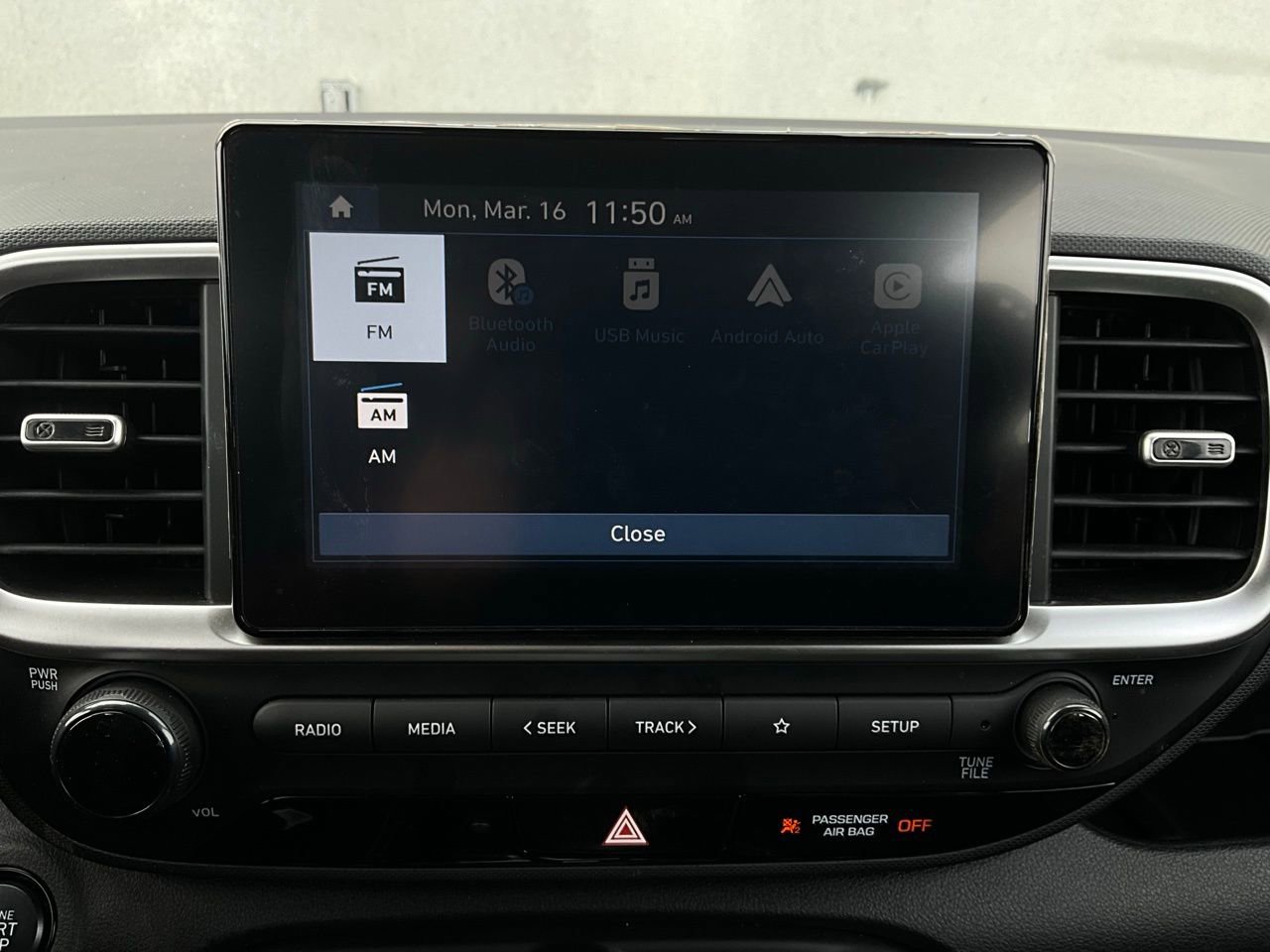 Used 2025 Hyundai Venue SEL image 31