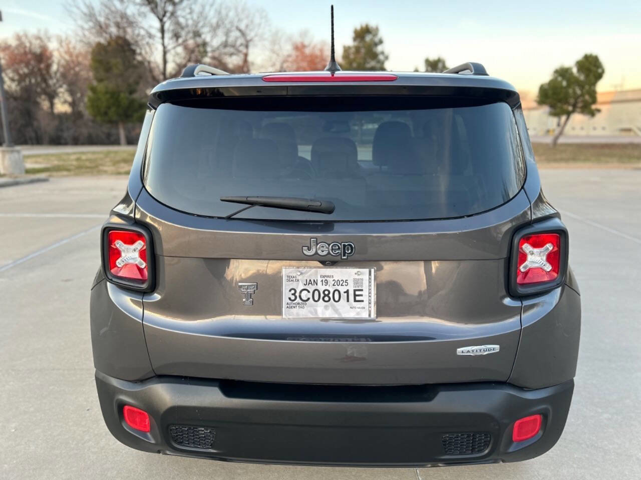 Used 2016 Jeep Renegade Latitude w/ Popular Equipment Group FWD image 7