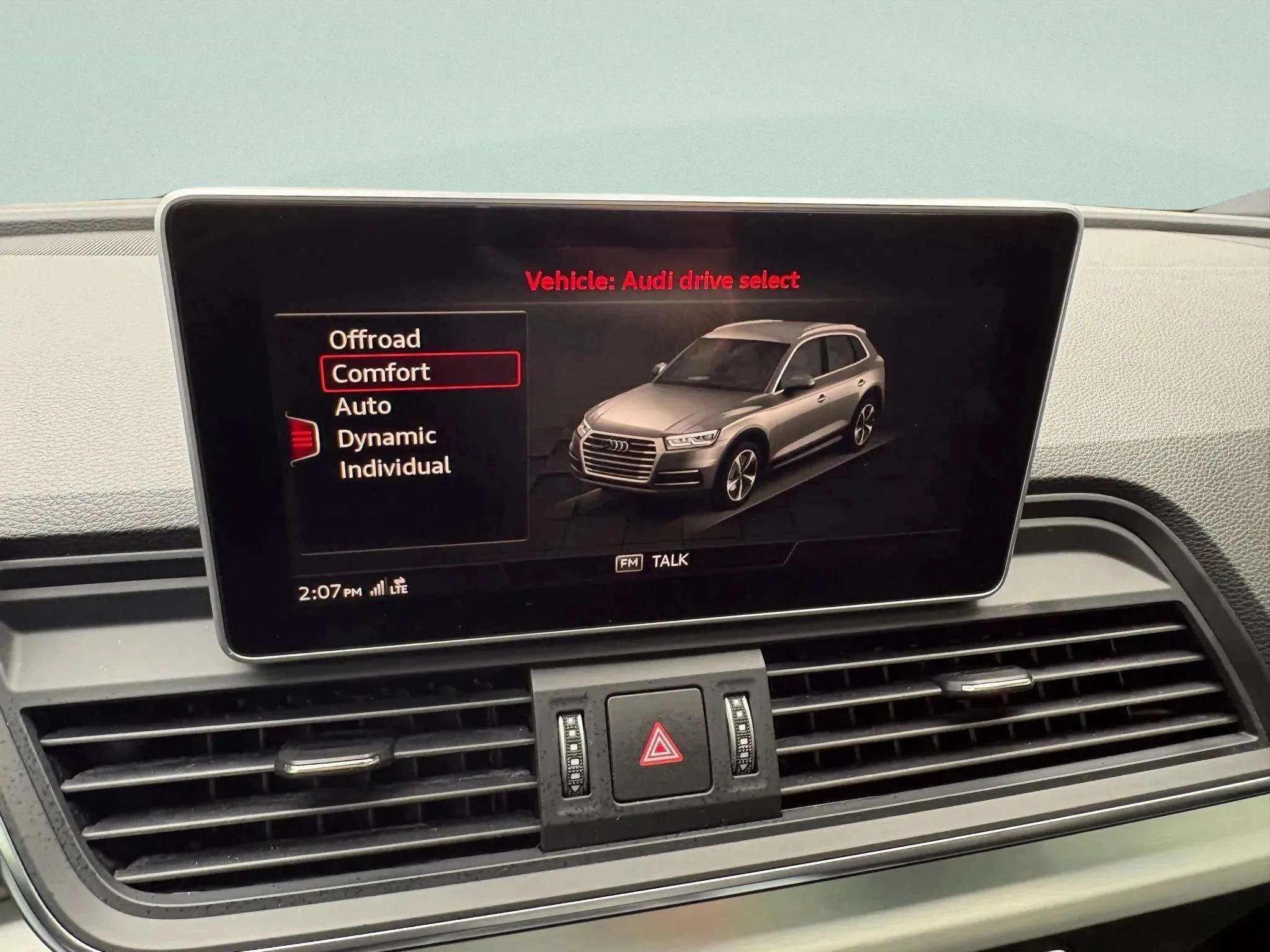 Used 2018 Audi SQ5 Premium Plus w/ Navigation Package image 42