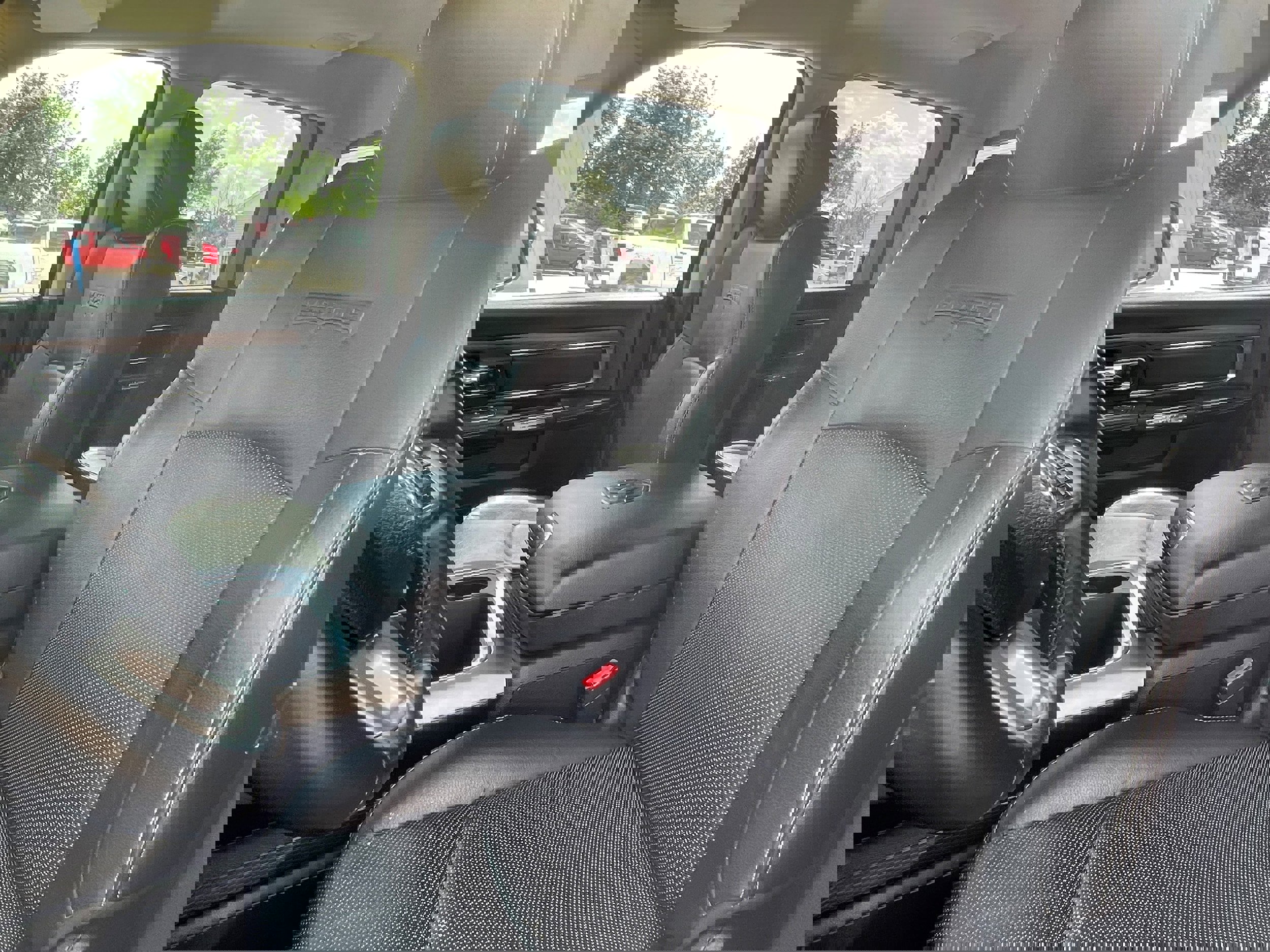 Used 2016 RAM 1500 Laramie w/ Convenience Group image 12