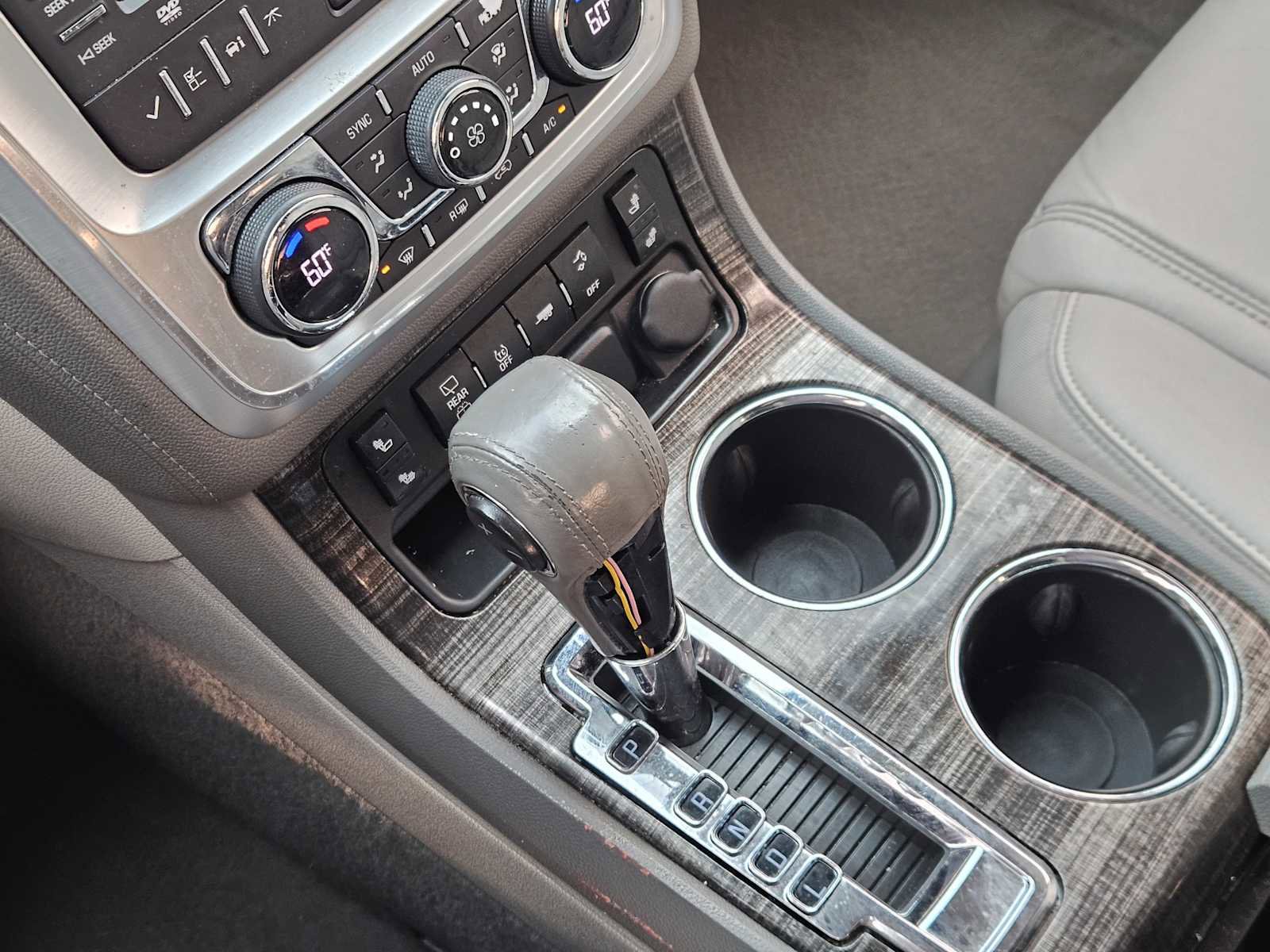 Used 2015 GMC Acadia SLT image 18