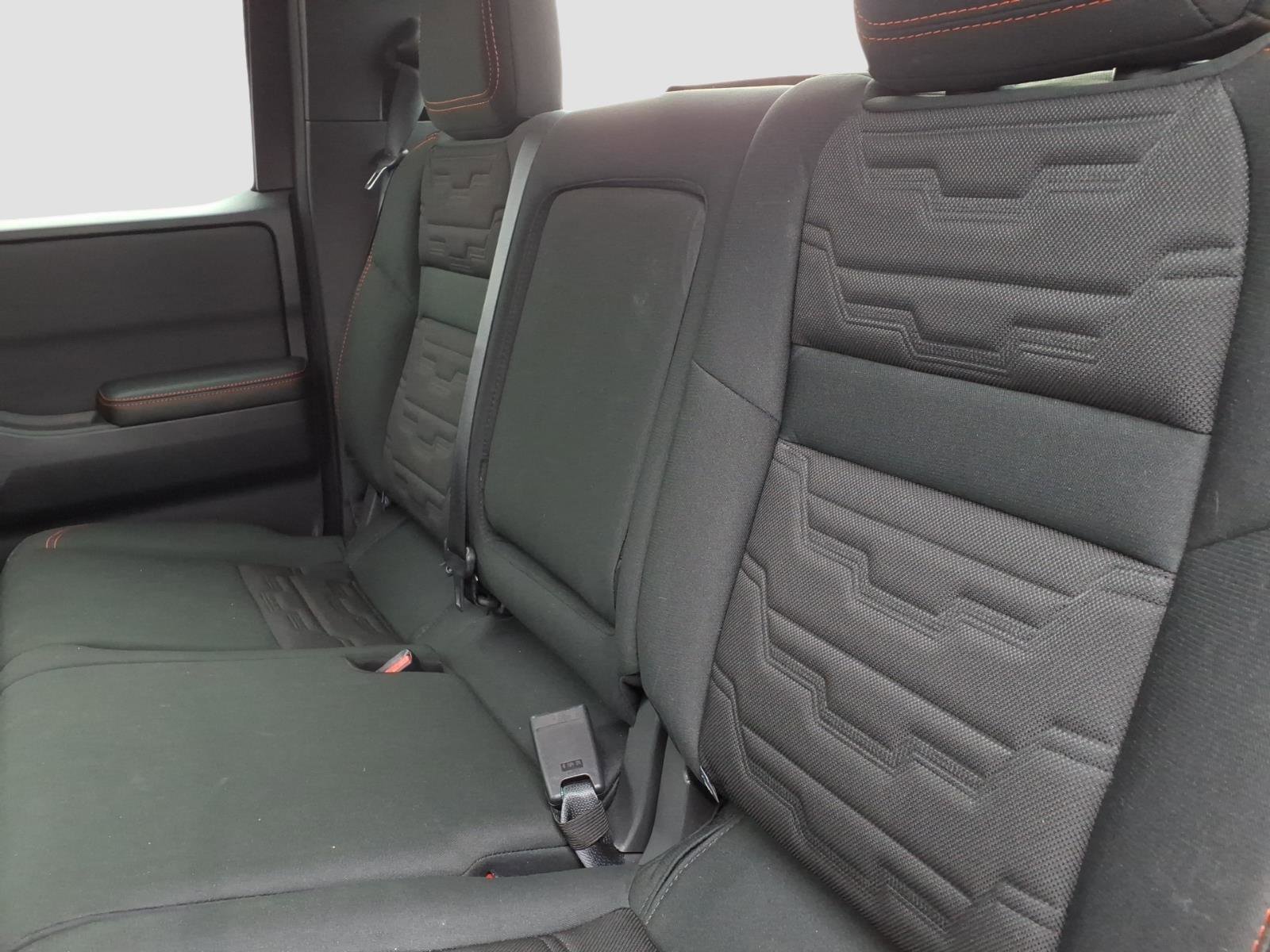 Used 2025 Nissan Frontier PRO-4X w/ Pro Convenience Package image 11