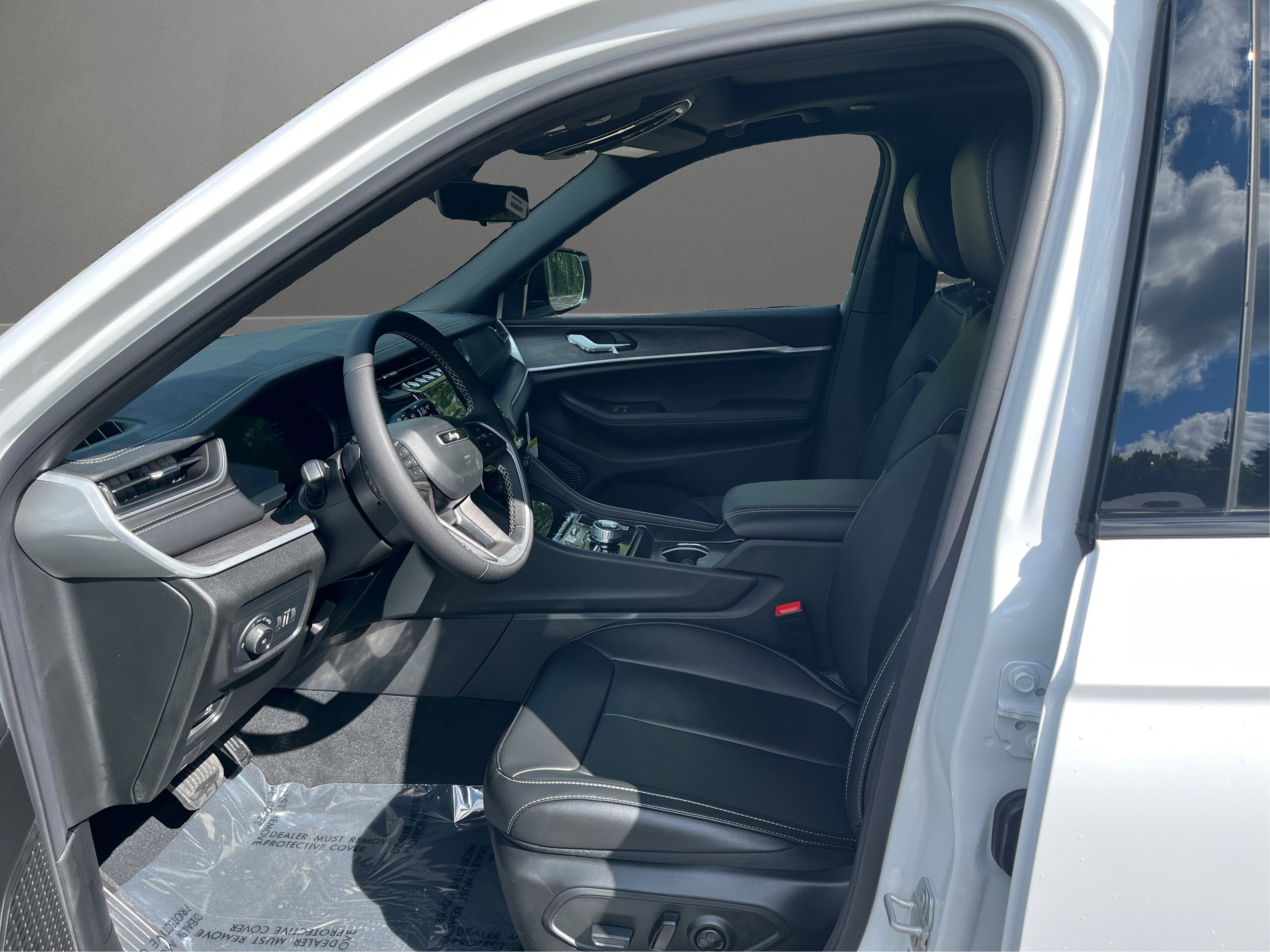 New 2025 Jeep Grand Cherokee Limited image 11