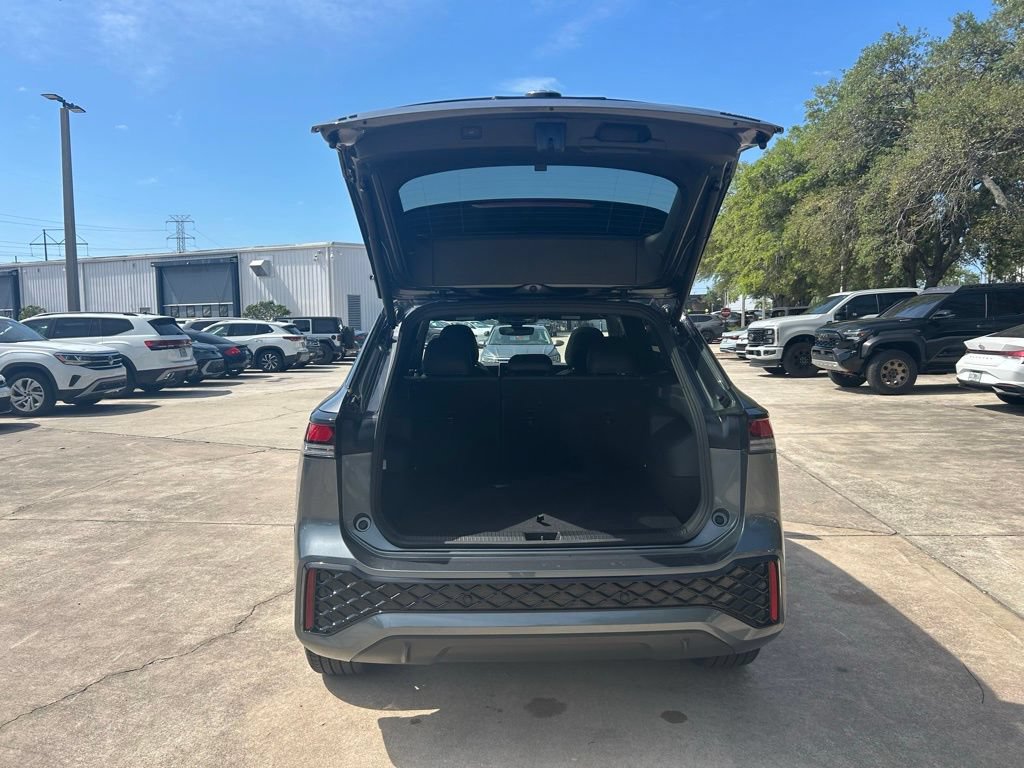 Certified 2025 Volkswagen Tiguan SE R-Line AWD/4WD image 47