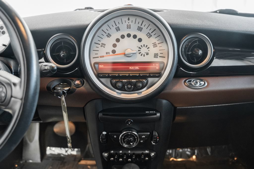 Used 2011 MINI Cooper Convertible FWD image 17