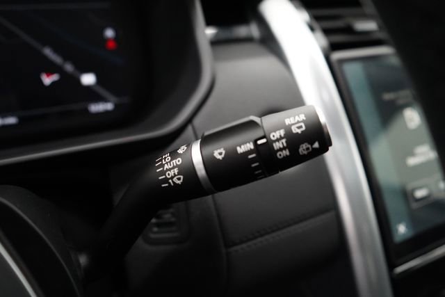 Used 2024 Land Rover Discovery S image 24