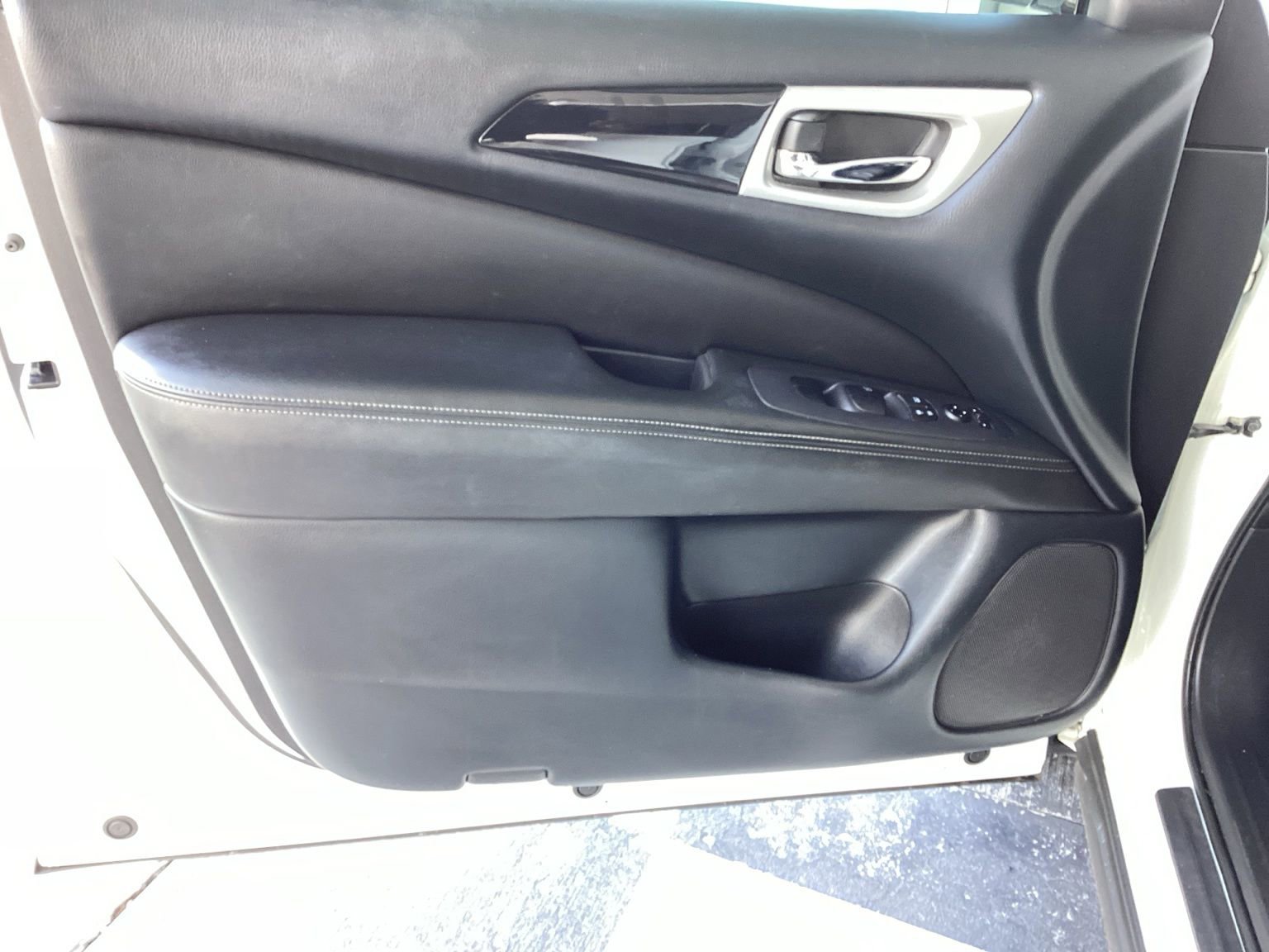 Used 2018 Nissan Pathfinder S image 23