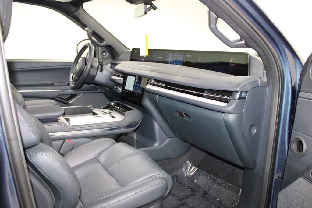New 2027 Lincoln Navigator Reserve w/ Jet Appearance Package AWD/4WD image 22
