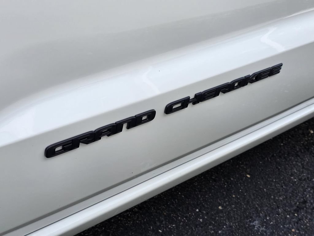 Used 2021 Jeep Grand Cherokee Laredo X RWD image 32