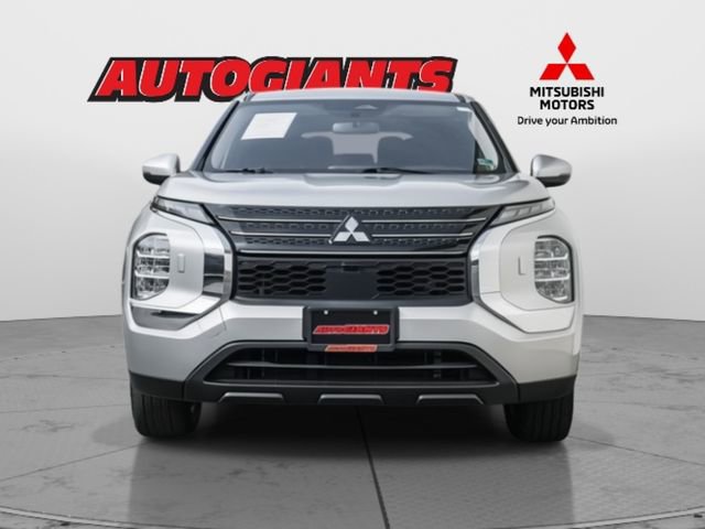 Used 2022 Mitsubishi Outlander ES image 2
