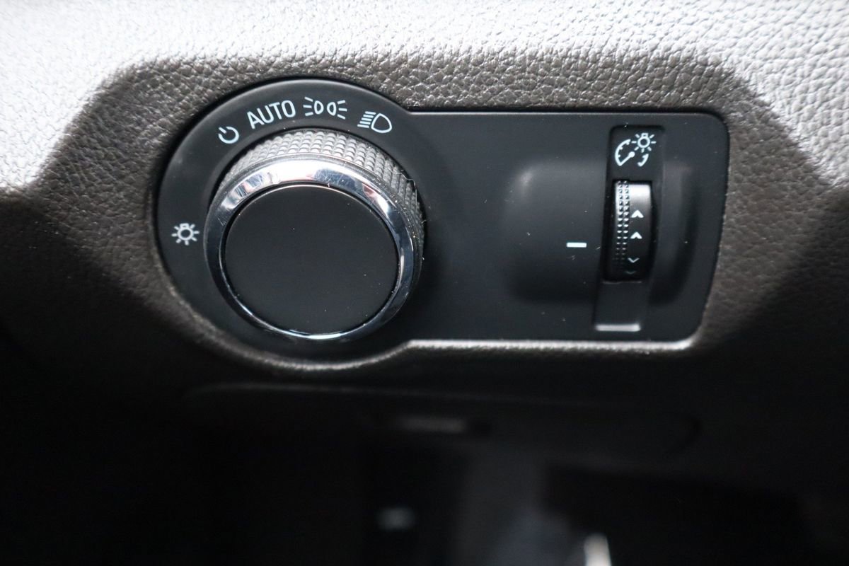 Used 2014 Chevrolet Cruze LS image 28