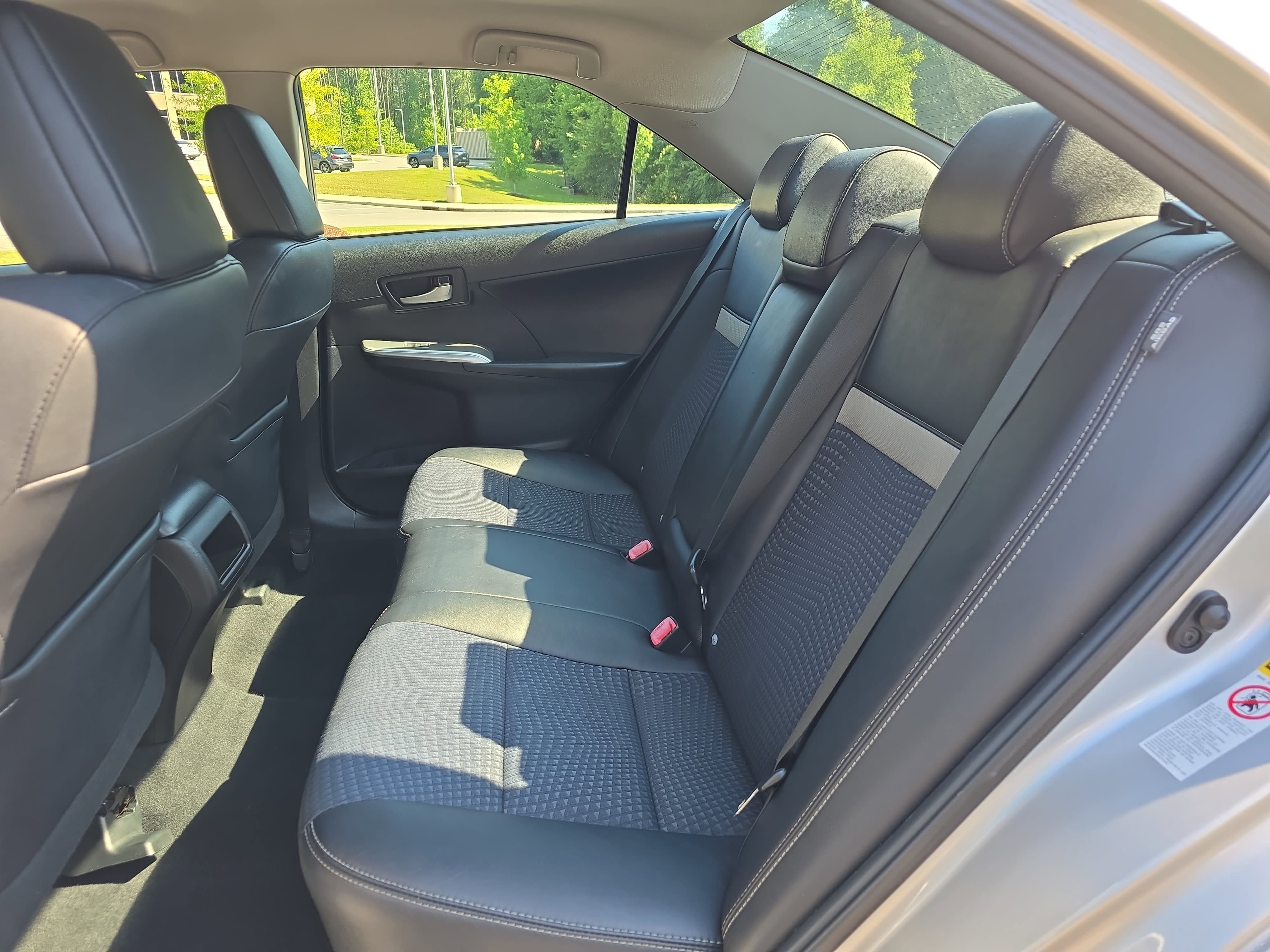 Used 2014 Toyota Camry SE FWD image 16