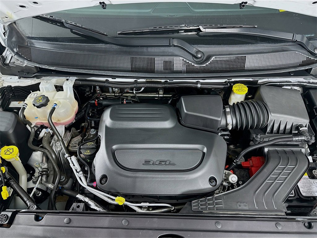 Used 2024 Chrysler Pacifica Touring-L image 31