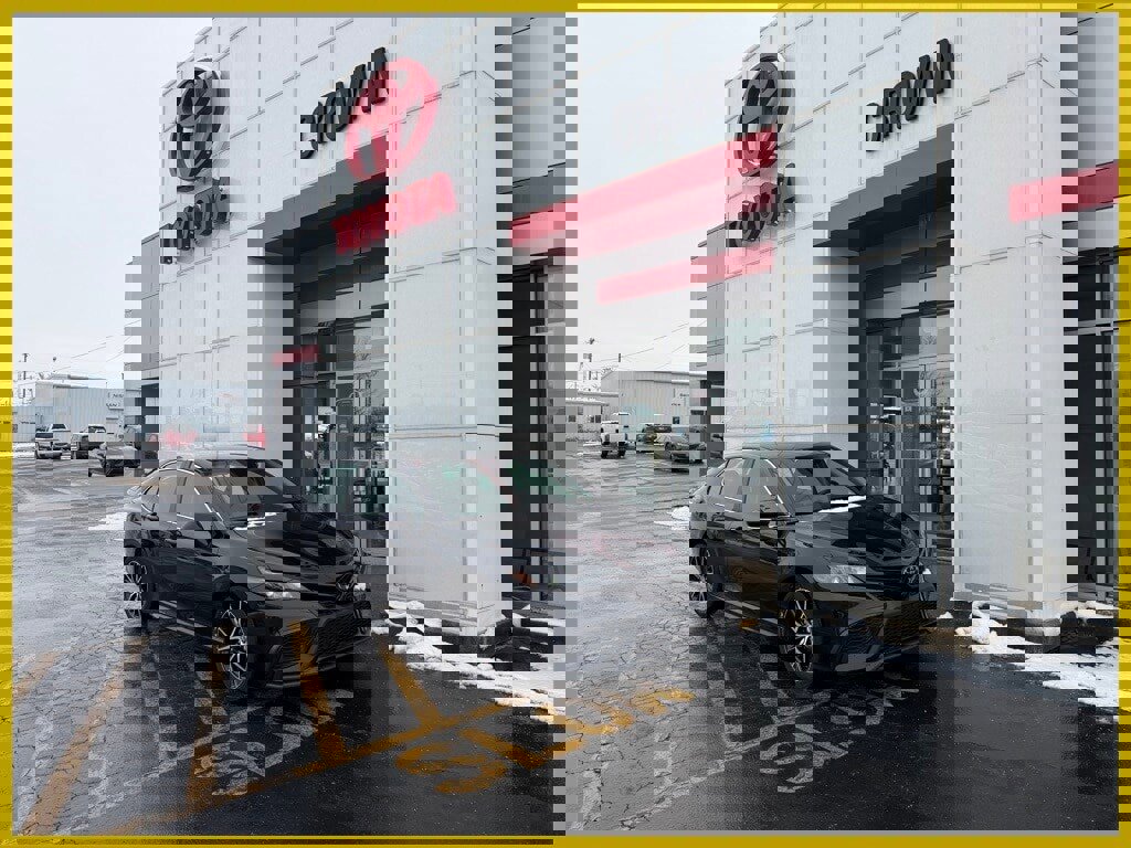 Used 2023 Toyota Camry SE