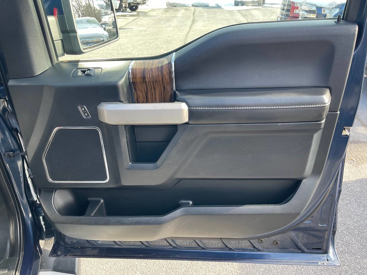 Used 2019 Ford F150 Lariat image 40