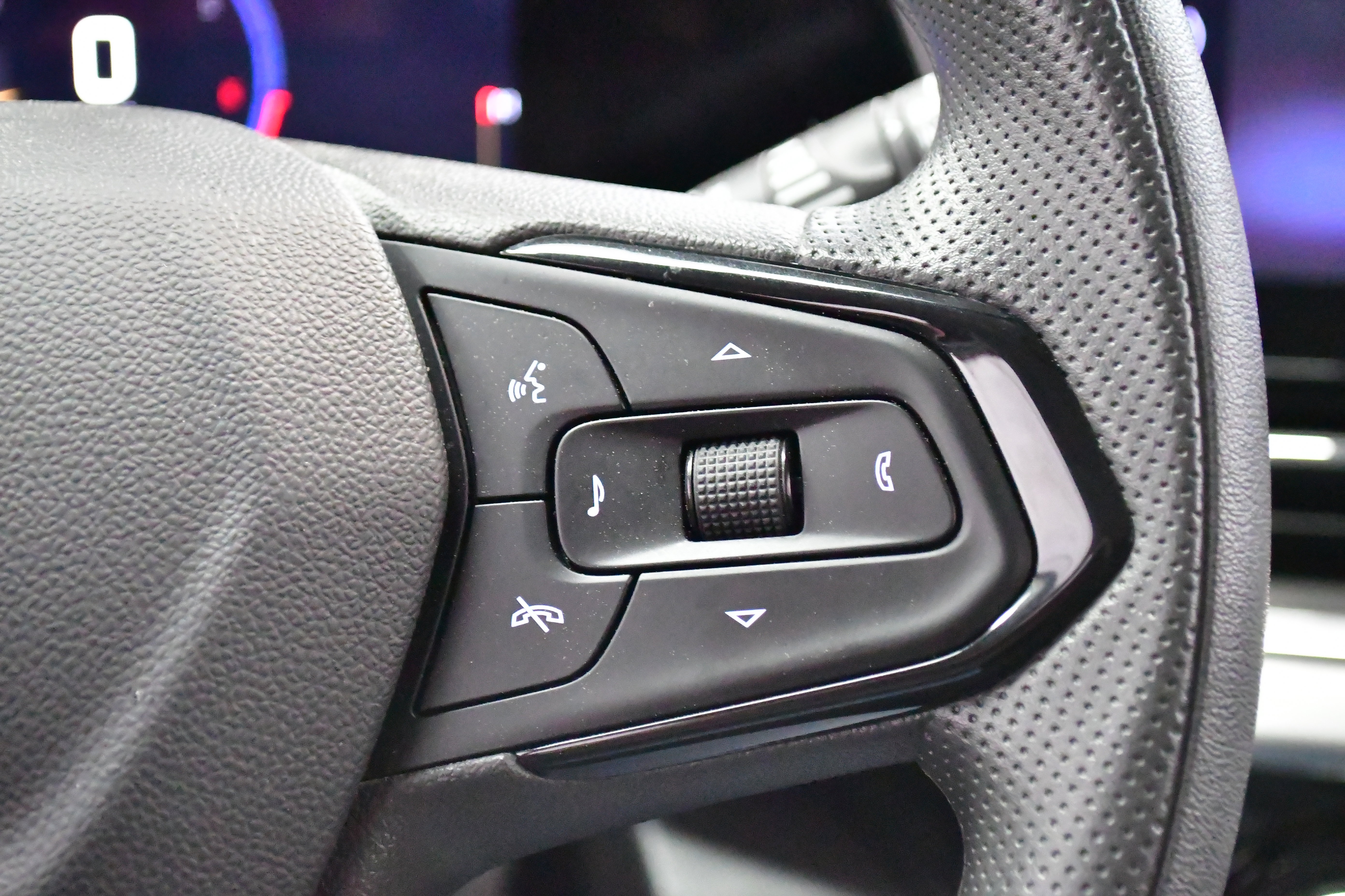 Used 2025 Chevrolet Trax LT image 24