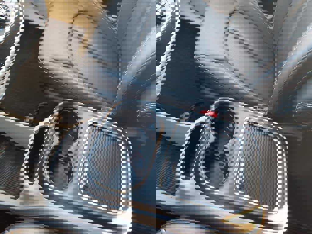 Used 2023 Chrysler Pacifica Touring-L image 17