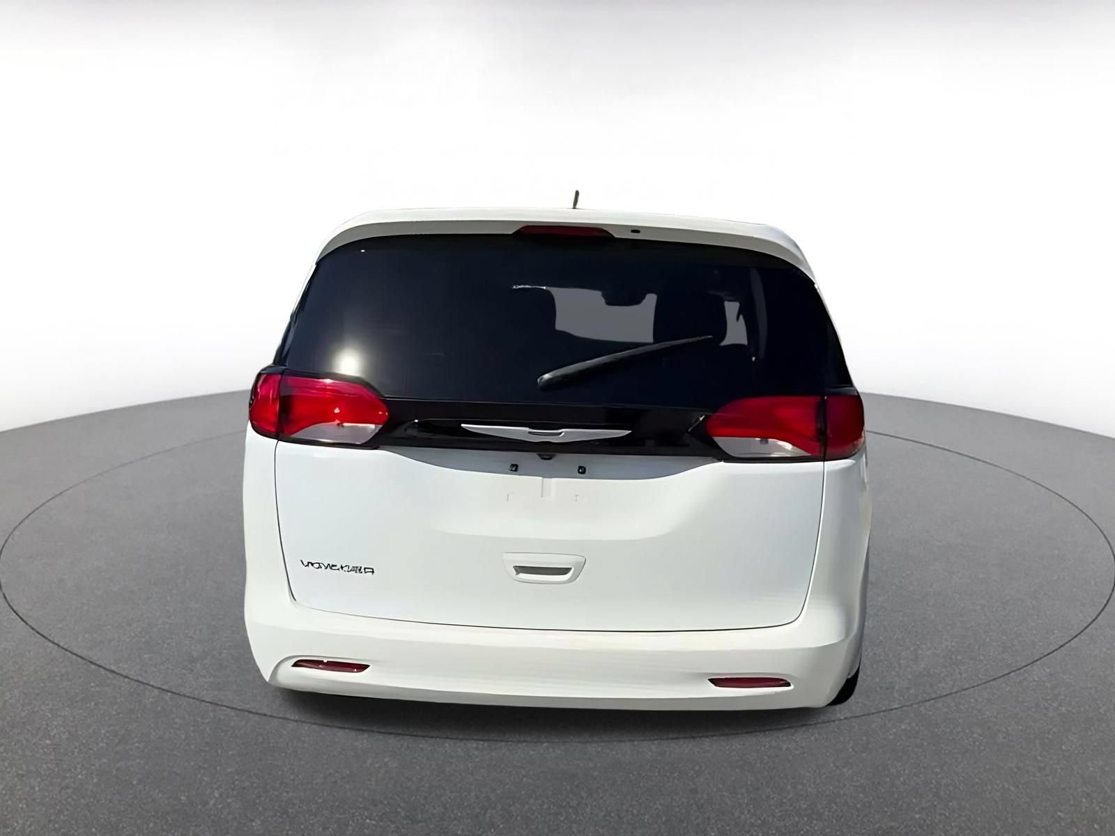 Used 2024 Chrysler Voyager LX FWD image 12