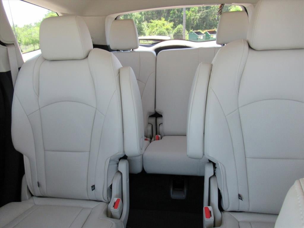 Used 2022 Buick Enclave Essence FWD image 19