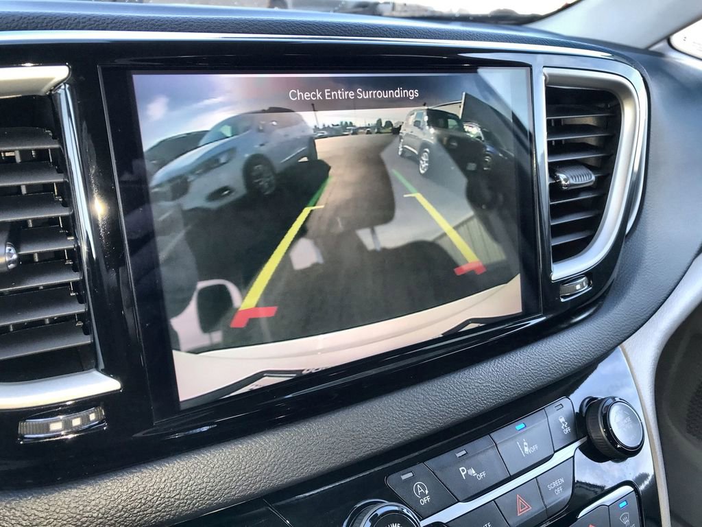 Used 2024 Chrysler Pacifica Touring-L FWD image 17