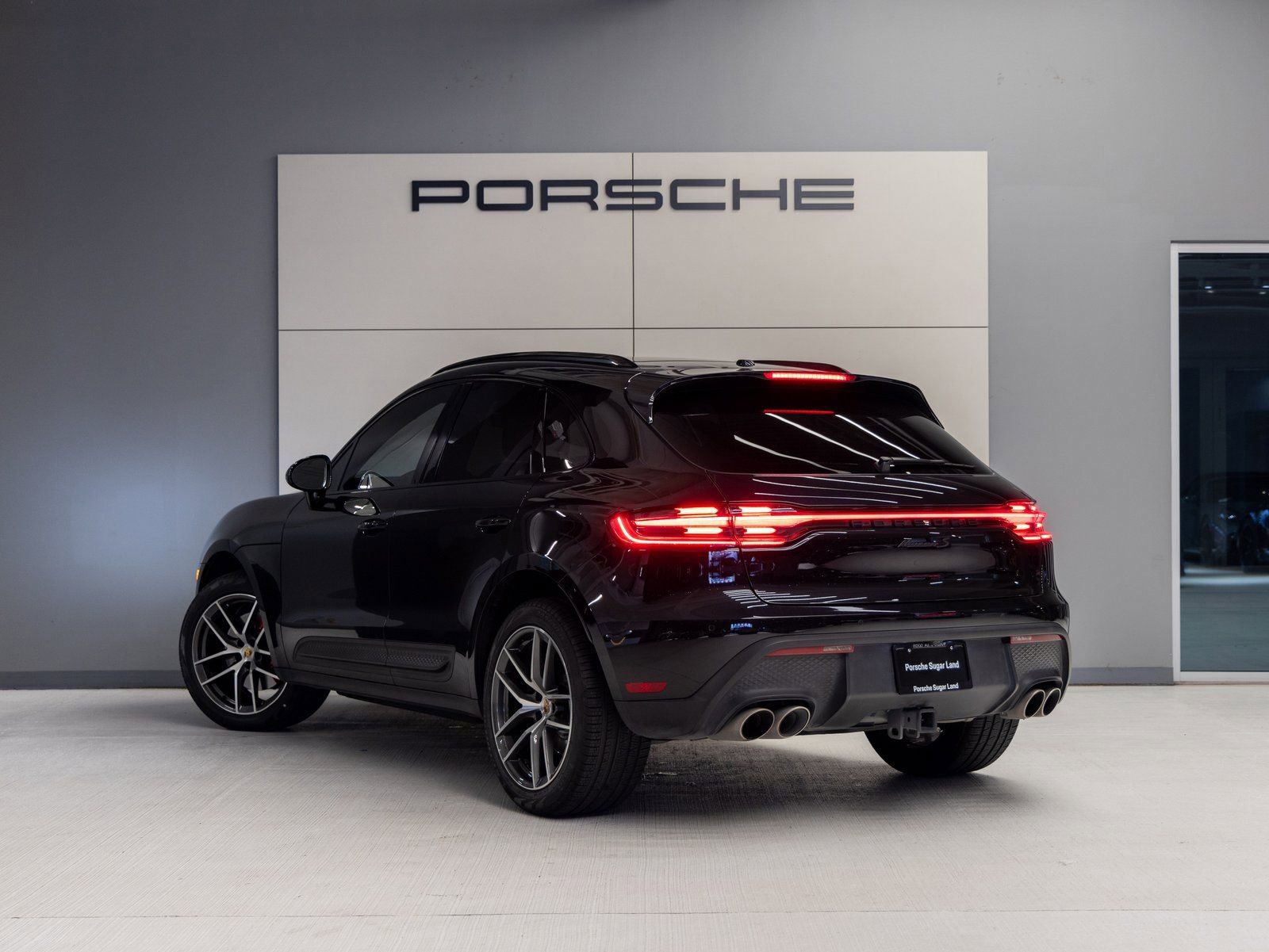 Certified 2023 Porsche Macan S image 3
