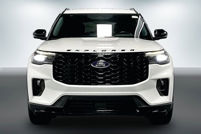 Used 2025 Ford Explorer ST-Line w/ ST-Line Street Pack AWD/4WD image 2